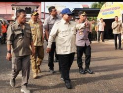 Kapolri Dampingi Presiden Cek Lokasi Pengungsian Korban Banjir di Tapanuli Tengah